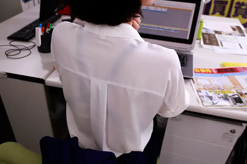 「私、競泳水着好きでごめんなさい…」 いつも競泳水着を着て興奮しています 服の下に水着を着て働くOL 宮城りえ No.10