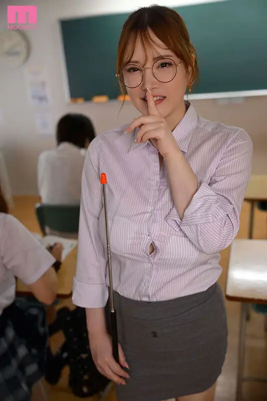 彼女にグラビア写真集を没収されて落ち込む生徒をほっとけず… 「先生の水着見てシコっていいよ」ハミ出し水着で爆乳ポロリ Qカップメガパイでイキすぎ学園生活 Himari No.2