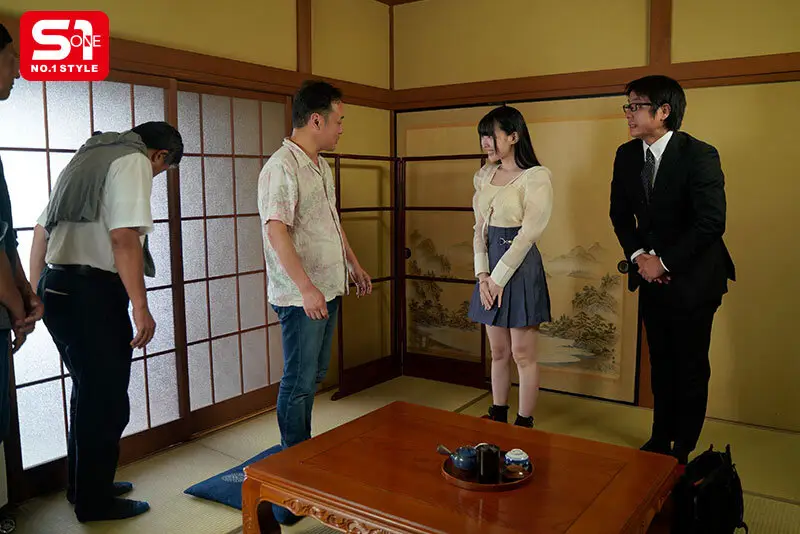 駆け出しグラドル、ロケ先の温泉旅館で大御所芸人に寝取られてしまう 紫堂るい No.2