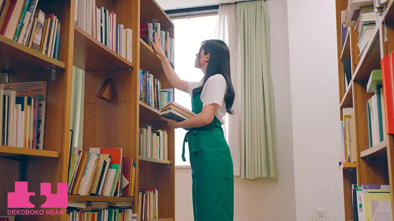 Wカニばさみおまんまんホールドレズ電車 図書館で働く黒髪美少女が同じ車両で偶然出会ったギャルカップルの太ももにはさまれ身動きがとれない状況で挟み撃ちレズ開発された 皆月ひかる 和久井美兎 江戸川もなか No.3