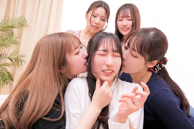奥様たちが家でママ友会していたら女だけのレズ王様ゲーム→女王様ゲームに！ No.3