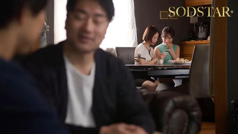 スワッピング趣味の変態夫婦にNTR性癖を植えつけられる！純粋ウブな庶民妻を金持ち夫妻に貸出したことでインモラルな快楽に沼ってしまう 小湊よつ葉 No.3