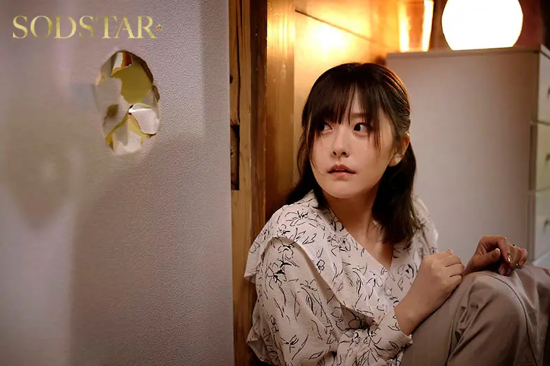 僕の住むアパートの隣室の美人妻は欲求不満だった。夫婦喧嘩で空いた直径10cmの壁穴越しに立ちバックで膣奥を突きまくった密かな不倫関係5日間。 青空ひかり No.2