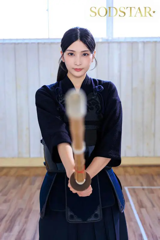 無表情な剣道の女師範 その凛とした佇まいからは想像出来ないほど弟子たちに甘く’チン媚び’目線で何度でもヌイてくれる 本庄鈴 No.2