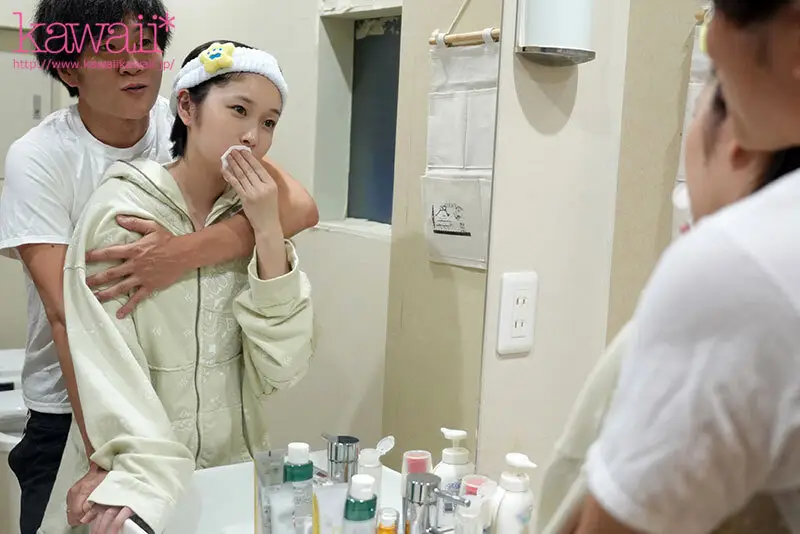 「ゴムなくなっちゃった…生でもいいですよ」終電なくなり後輩女子社員の部屋に… 無防備すぎる部屋着と乳首ポッチに興奮した僕は妻ともしたことない人生初中出し 一晩中モウレツにハメ狂った… 松岡美桜 No.7