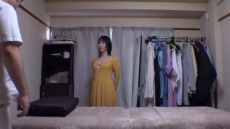媚薬オイルマッサージ 痴●盗撮＆中出し素人娘VOL.72 超強力媚薬を配合したマッサージオイルを施術中に知らずに塗りこまれたオンナは、身体の火照りに驚き、チ〇ポを欲しがる自分に戸惑い、垂れ出したマン汁に恥ずかしがりながらも生ハメ中出しまで欲してしまう！ No.2