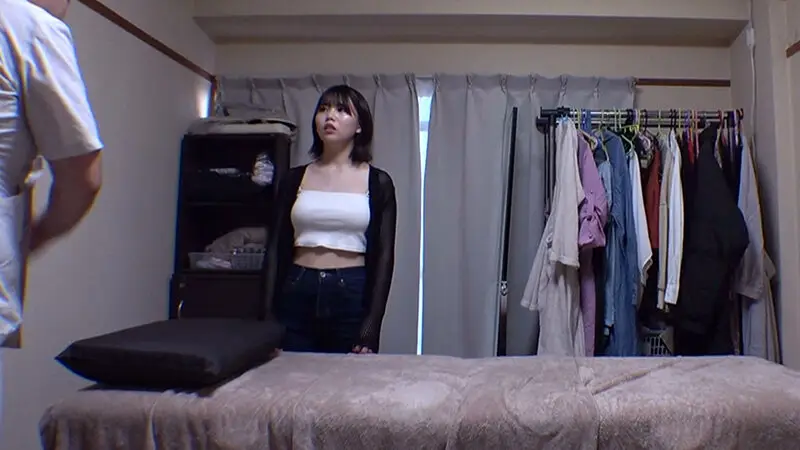 媚薬オイルマッサージ 痴●盗撮＆中出し素人娘VOL.72 超強力媚薬を配合したマッサージオイルを施術中に知らずに塗りこまれたオンナは、身体の火照りに驚き、チ〇ポを欲しがる自分に戸惑い、垂れ出したマン汁に恥ずかしがりながらも生ハメ中出しまで欲してしまう！ No.5