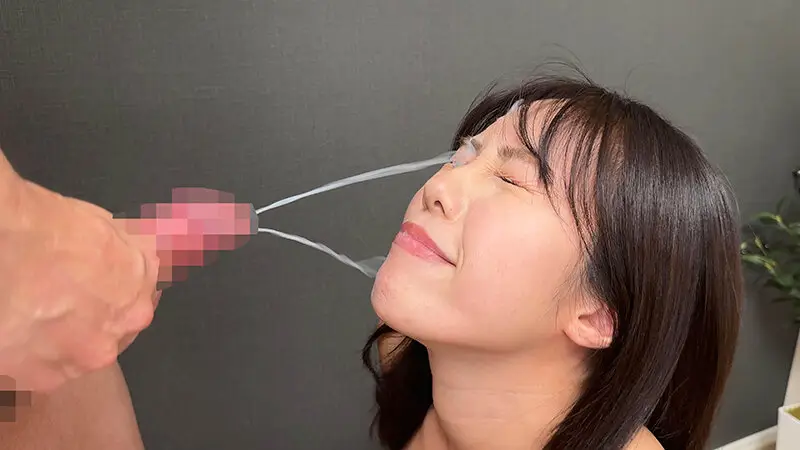 ザーメンをぶっかけられた顔射直後のスケベ顔で敏感チ〇ポをひょっとこバキュームするおしゃぶり大好き素人娘たちのご奉仕フェラチオ No.5