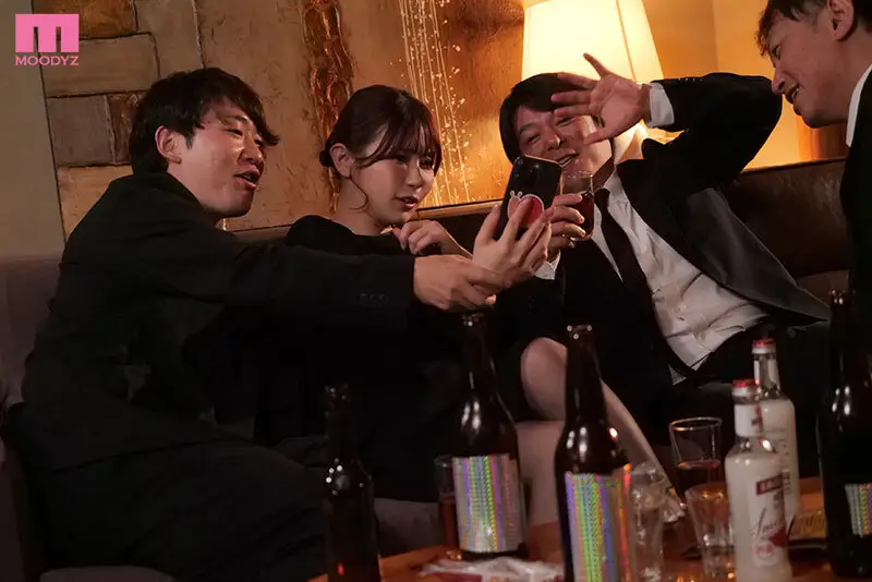 法事同窓会NTR ヤンチャな過去を持つ妻が6年ぶりに仲間の法事で地元に帰った 再会した地元のゲス友たちに酔わされて昔のヤリマンに戻った妻の寝取られ中出し映像 葵いぶき No.1