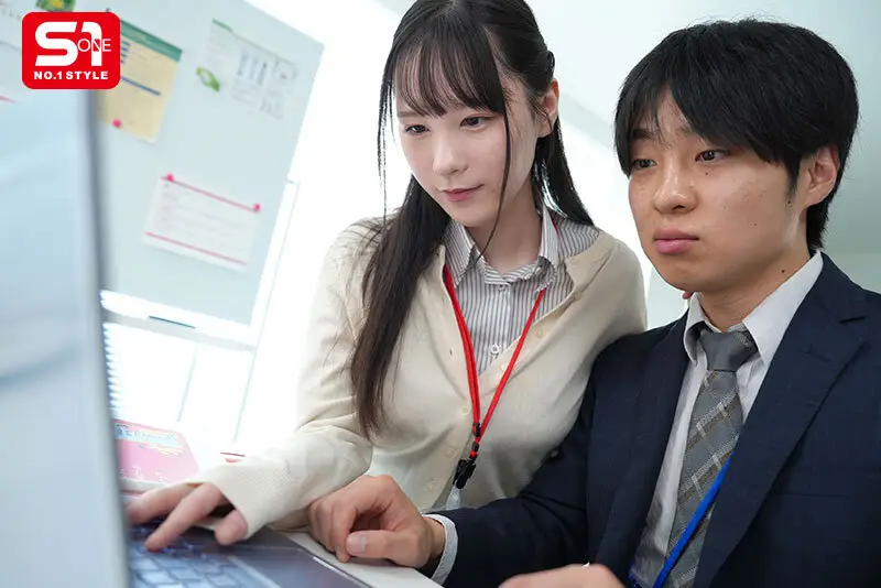 大好きな彼女は 僕の上司、同期、後輩… 誰にでも股開く 社内共有マ●コでした。 でも…悔し勃起しちゃう無様な僕。 村上悠華 No.4