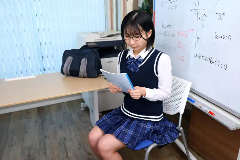 【VR】【8K】「こんな大きいおっぱい触っても平気なの？」巨乳に悩む教え子と、自信を持たせるために触ってあげたら想像以上の柔らか巨乳パイズリに勃起が収まらず中出ししまくった 由衣陽菜 No.4