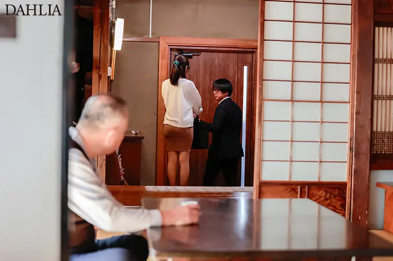夫が出社して帰宅する定時9時から18時まで…義父と’孫作り’の中出しSEXに励んでいます―。 善場まみ No.2