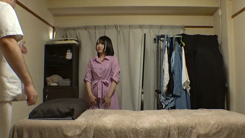 媚薬オイルマッサージ 痴●盗撮＆中出し素人娘VOL.73 超強力媚薬を配合したマッサージオイルを施術中に知らずに塗りこまれたオンナは、身体の火照りに驚き、チ〇ポを欲しがる自分に戸惑い、垂れ出したマン汁に恥ずかしがりながらも生ハメ中出しまで欲してしまう！ No.6