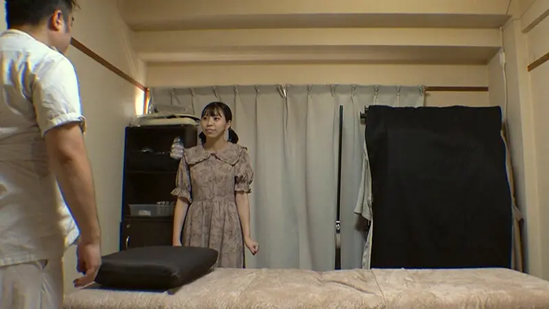 媚薬オイルマッサージ 痴●盗撮＆中出し素人娘VOL.73 超強力媚薬を配合したマッサージオイルを施術中に知らずに塗りこまれたオンナは、身体の火照りに驚き、チ〇ポを欲しがる自分に戸惑い、垂れ出したマン汁に恥ずかしがりながらも生ハメ中出しまで欲してしまう！ No.8
