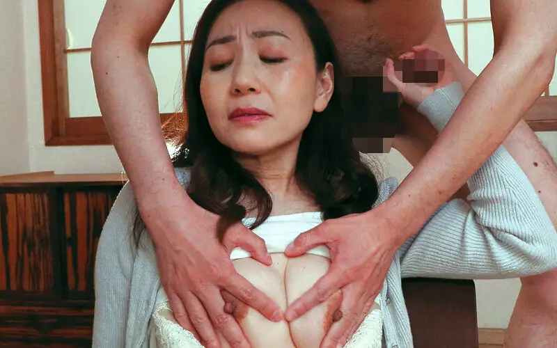 美熟女センズリ鑑賞会 見ているだけのはずが…興奮したオバサンがお掃除フェラからそのまま咥えて生ハメ中出し！2 No.11