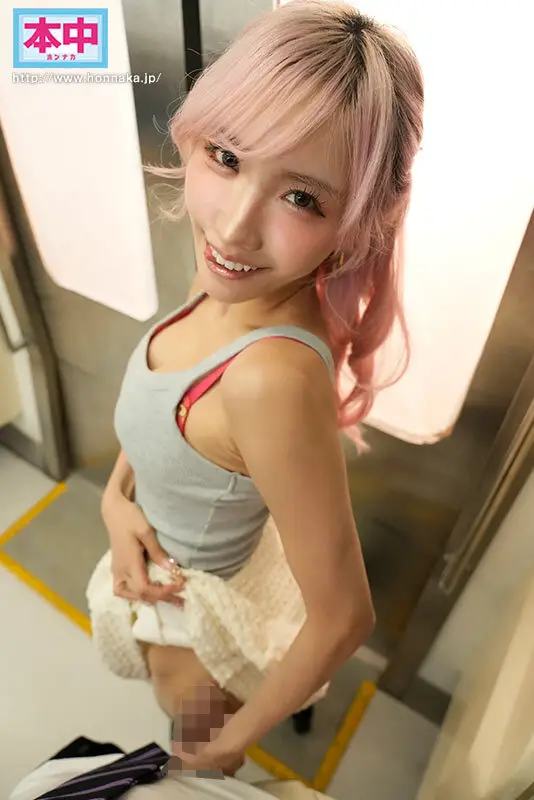 出没！逆痴●ギャル 気弱そうな男の股間をむぎゅっと握ってナマ挿入を誘惑する痴女のいる痴●電車 春陽モカ No.4