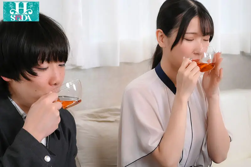 マジックミラーNTRエステ 隣で美乳スレンダーな彼女が寝取られているのに、僕は巨乳お姉さんの凄テクに抗えず、生中セックスしてしまった。 竹内有紀 宮西ひかる No.4