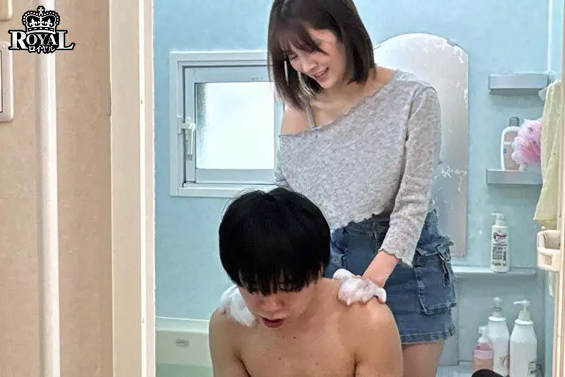 想像以上に大人になった幼馴染のエロ過ぎるおっぱいにフル勃起!互いの両親が不在で、年下の幼馴染が我が家にお泊りにやって来た。 鳳みゆ No.2