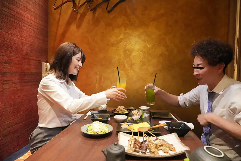 通行人は二度見する！ドラマの主人公のような不意打ち路上キスで火がついたホロ酔い人妻上司は浮気欲が止まらない No.15