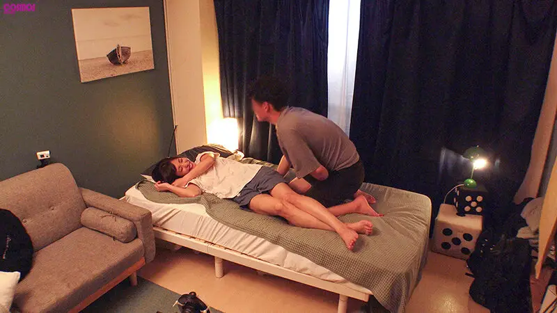 素人妻が一般大学生の自宅にコンドーム1つ渡され一泊一度のゴム姦では満足できず宿泊中2度もガチ中出しを許してしまう騎乗位でイキ乱れるFカップ妻 ゆみさん32歳 No.9