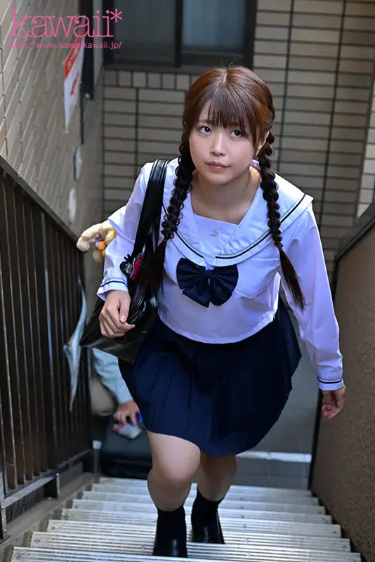 いつもマジメ無口な義娘が、ある日嫁不在の間にニコニコ笑顔で…義父の俺におぱんつちらちらパンチラしてきた。 青坂あおい No.2