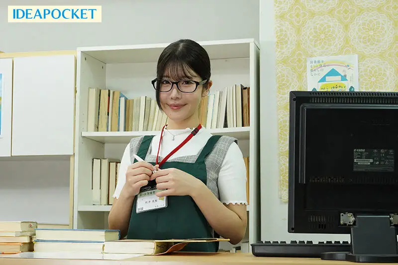 おっとり無口な地味司書さんの裏の顔は脱いだらスリム巨乳のむっつり淫乱痴女 坂井美桜 No.2