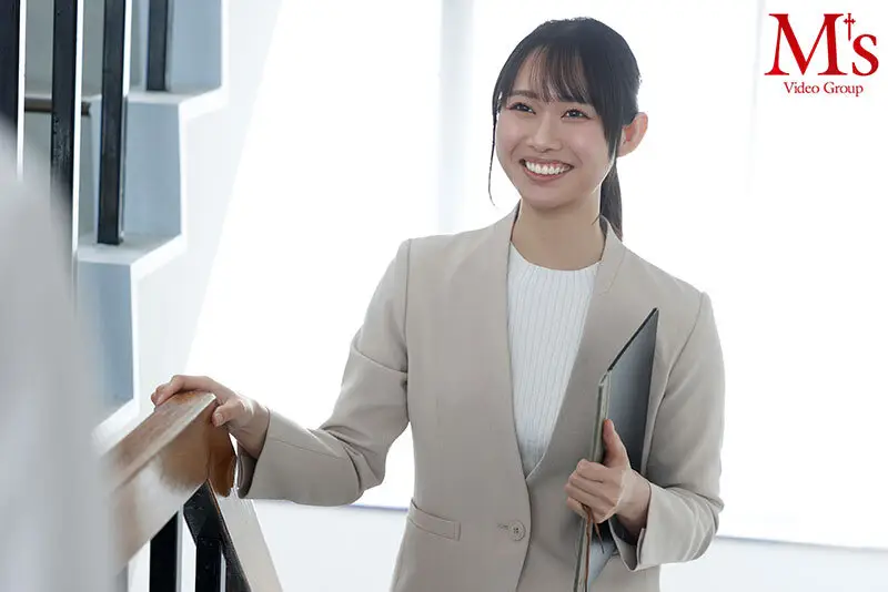 美人で可愛くて優しくて笑顔が素敵な僕の初恋の三池先生は放課後になるとマゾ化するイカれた変態女教師でした。 三池小春 No.1