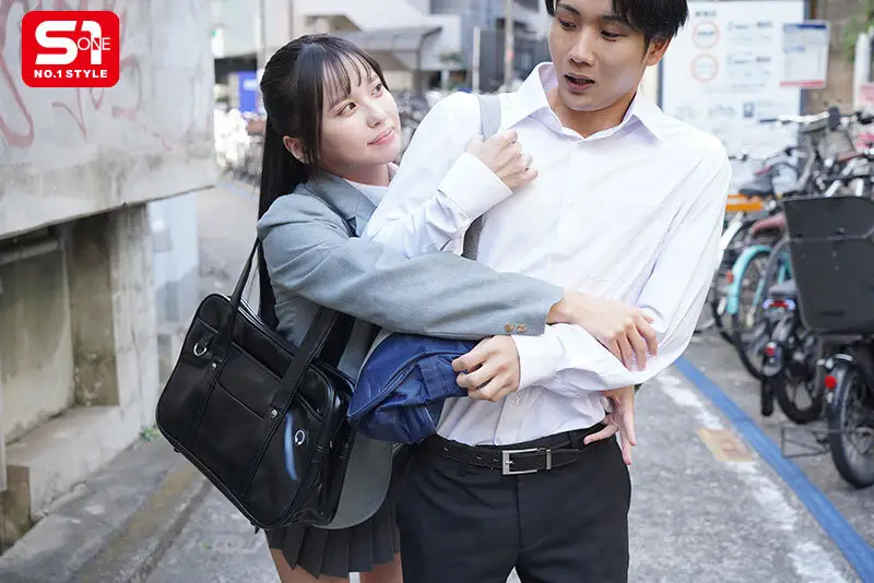 僕の家の中に潜む僕にベタ惚れ絶倫同級生、隙あらばこっそり現れ無理やり何度もハメてくる。 渚あいり No.1