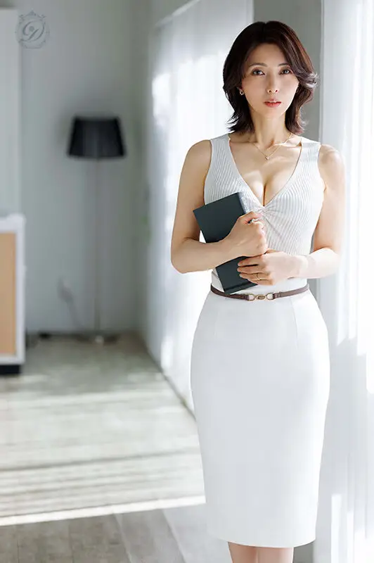 ‘高嶺の花’の完熟期ー。48歳、元秘書。宮上唯依花 Debut 変わらぬ美貌、進化する性欲。 No.1