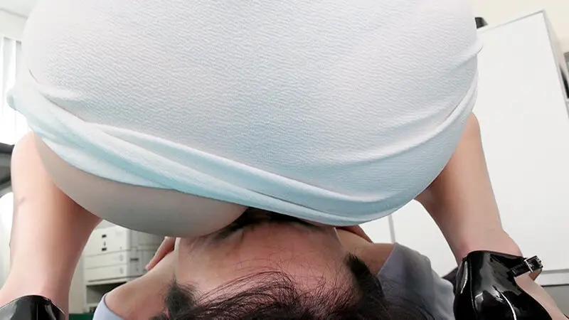 顔騎乳首弄りで上半身支配されながら睾丸亀頭同時責めで下半身支配され続ける3P官能性感 No.15