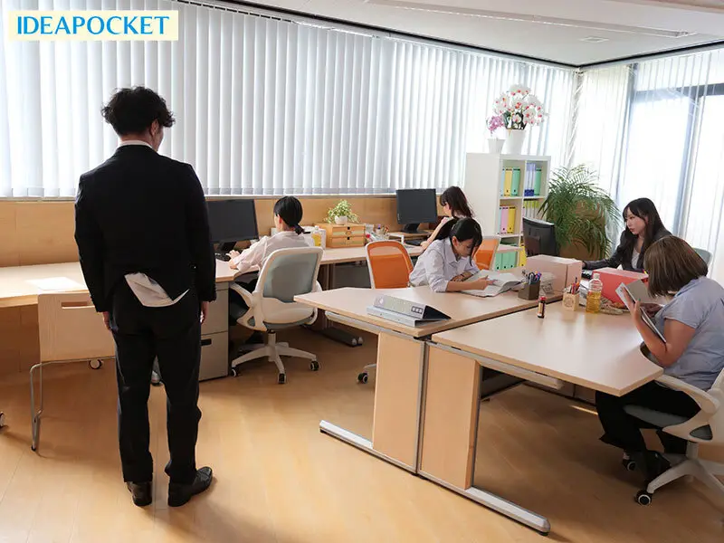 女上司の号令で全員にイジメられ過ぎて挿入しても何しても…無視して頂ける僕。 夕雛エミリ 杏ここ No.1