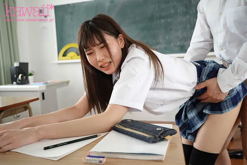 kawaii*美少女39人と制服着たままスカートまくり上げ鬼突きピストン77本番 No.11