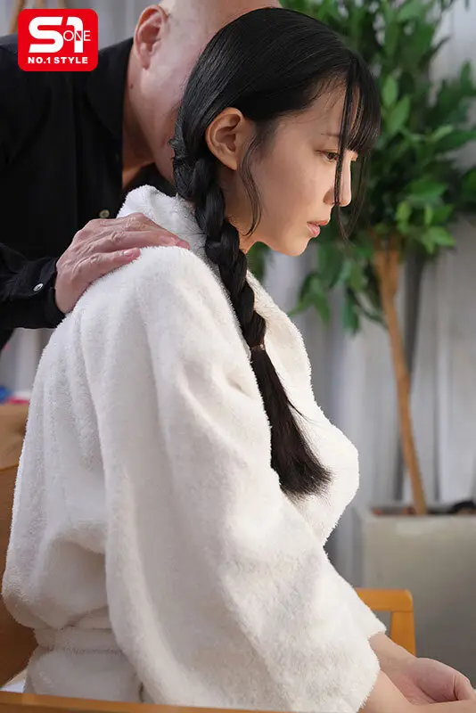 グラビアアイドルの際どい水着は撮影スタッフのレ●プ欲を掻き立てる 紫堂るい No.2