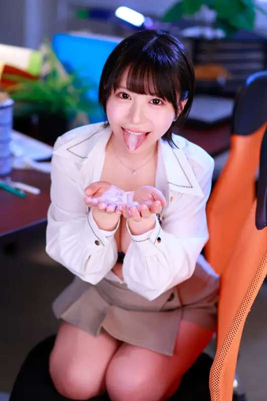 【VR】【8K】残業分、射精サポート!先輩が濃厚じゅぽフェラと見つめ手コキと社内に響く程激しく腰を打ち付けるスパイダー騎乗位とお返しピストンで中出し連発セックス 柏木こなつ No.2