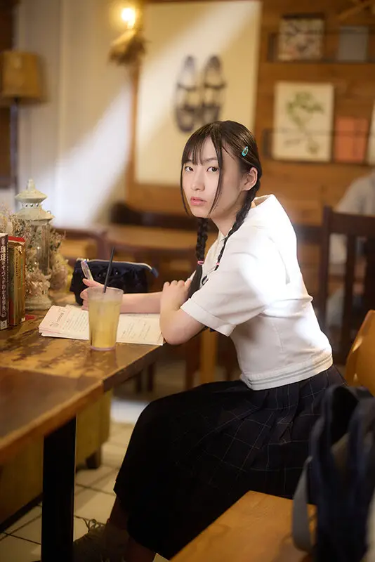 街で見かけるあの子にこっそり精子飲ませたかったんだ…クロワッサン、ケーキ、プリン、ドリンクに特製ホワイトシロップを添えて…そして最後は、たぎる精液を生飲みさせるのが私たちの使命。 No.1