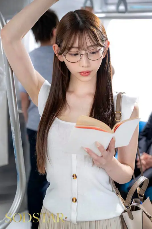 通学中に読書にふける文系女子大生が吊り革拘束立ちバックで膝ガク潮吹き お漏らししながらイク快感が忘れられず痴〇好みの女に… 一宮るい No.2