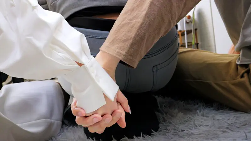 一度きりの過ちのはずが…カラダの相性の良さを知ってしまった親友の彼女と僕は、ダメだとわかっていながらもあの日の感覚が忘れられず激しく求め合った。逢沢みゆ No.19