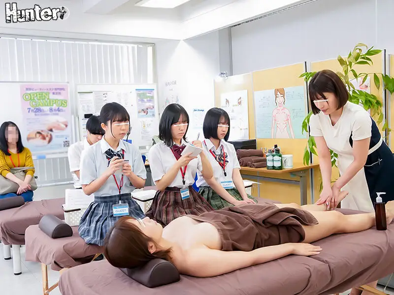 エステ専門学校のオープンキャンパスに行ったら男はボク1人！体験実習がまさかのタオル1枚で女子の体を触りまくり！ボクの股間は触られまくり… No.3