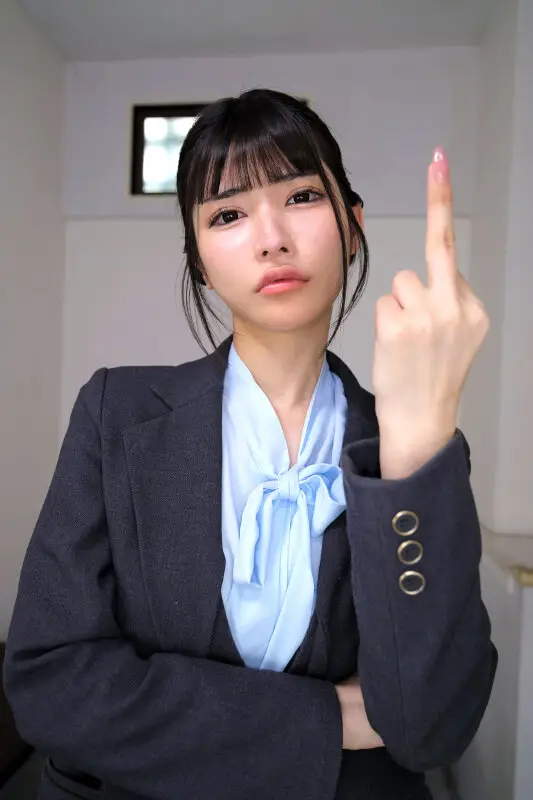 【VR】【8K】無尽蔵性欲のシゴデキ女上司しかいない会社で性処理肉ディルド課に配属されたボク 小野坂ゆいか・胡桃さくら・凰華りん No.3
