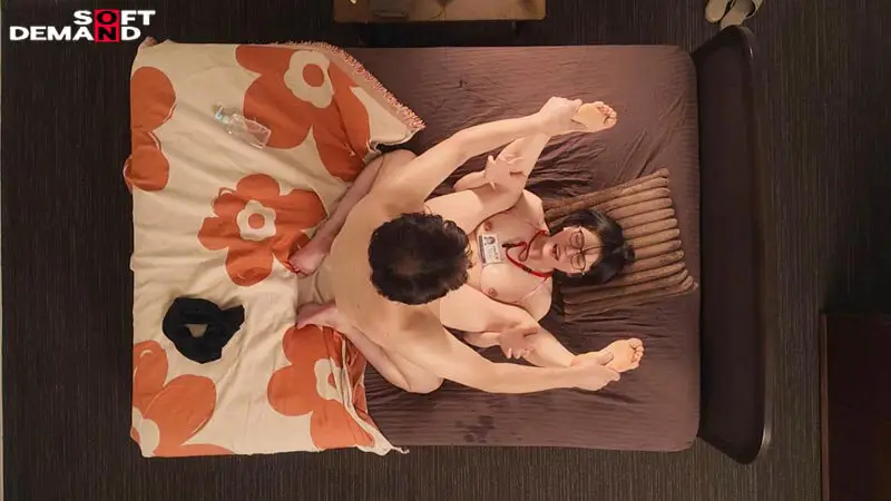 仕事だからこそマジメにSEX本気イキ SOD女子社員 元処女総務部 中途1年目 大隈睦心 濃厚ヨダレ舐めまくり本番マッサージ 汗だく激ピストンSEX 初潮噴き拘束3P 全裸公開6P No.6
