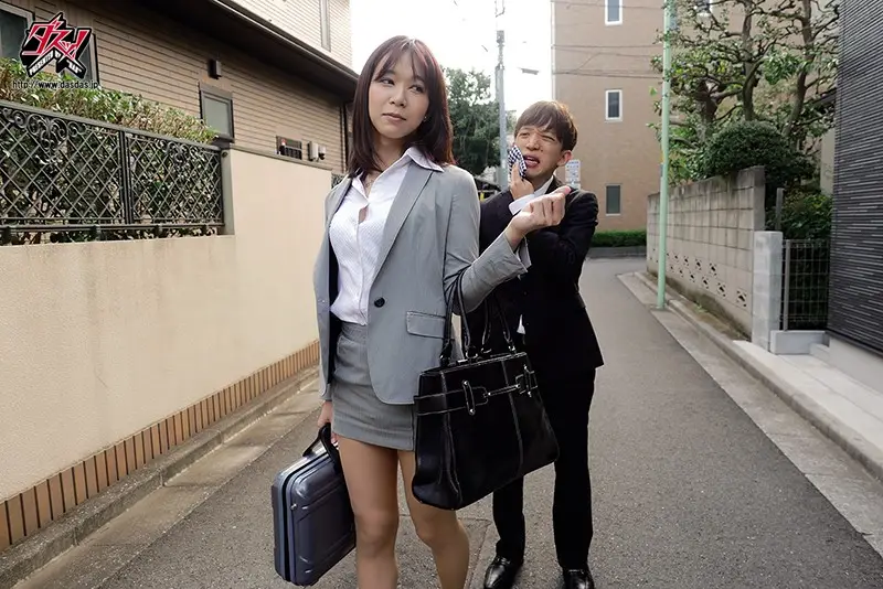 出張先で終電逃して相部屋宿泊。女先輩の股間からまさかまさかの膨らみに僕はしゃぶりついた。 春風まゆみ No.1
